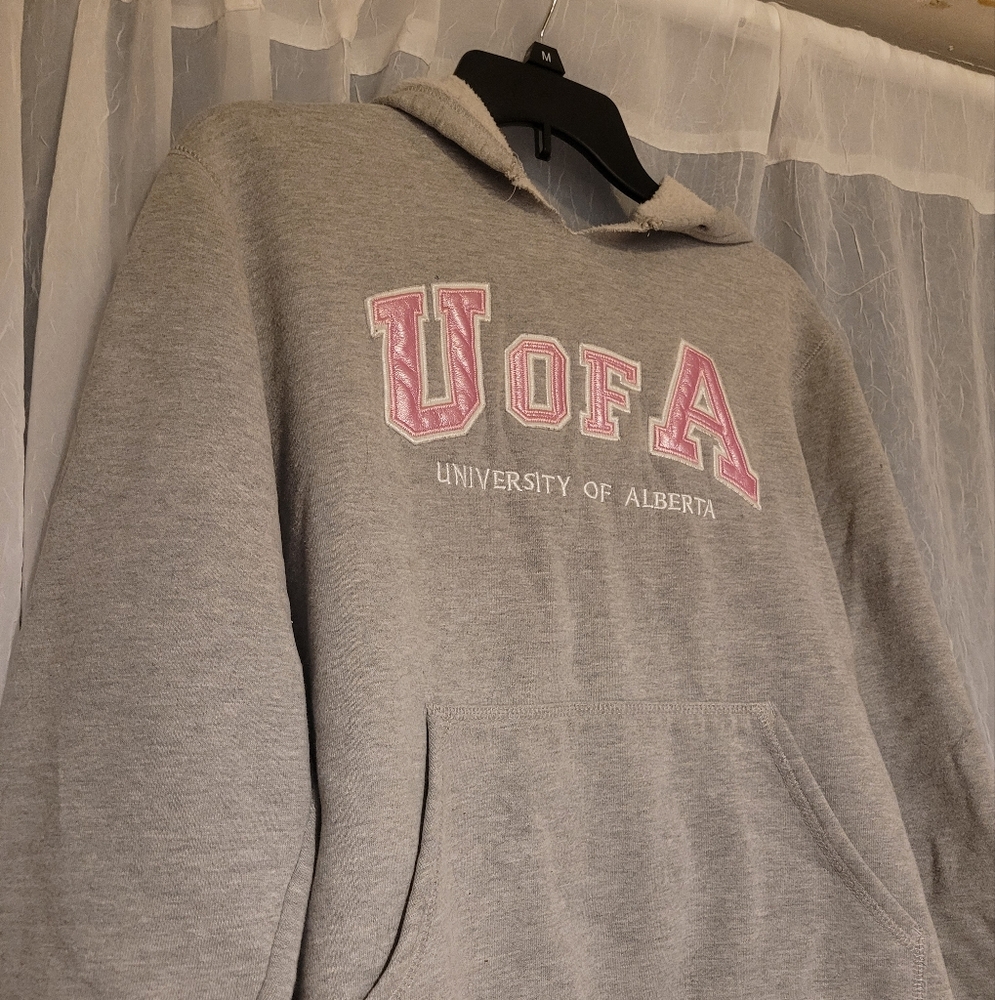 adorable pink and grey U of Alberta hoodie 🌸🌸